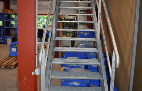 fabrication-extension-batiment-industriel-escalier